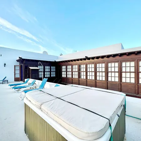 Apartament Double With Terrace Or Balcony, Wifi, Breakfast Included And Volcano View