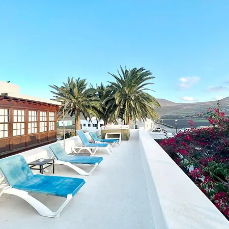Double With Terrace Or Balcony, Wifi, Breakfast Included And Volcano View شقة