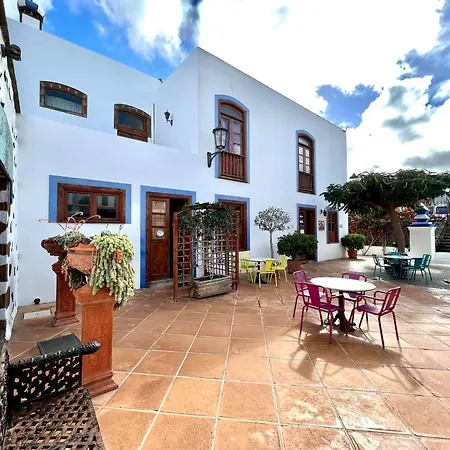 Double With Terrace Or Balcony, Wifi, Breakfast Included And Volcano View Apartment