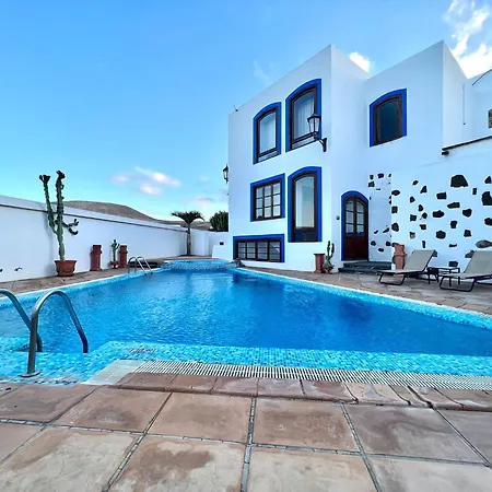 Apartment Double With Terrace Or Balcony, Wifi, Breakfast Included And Volcano View *