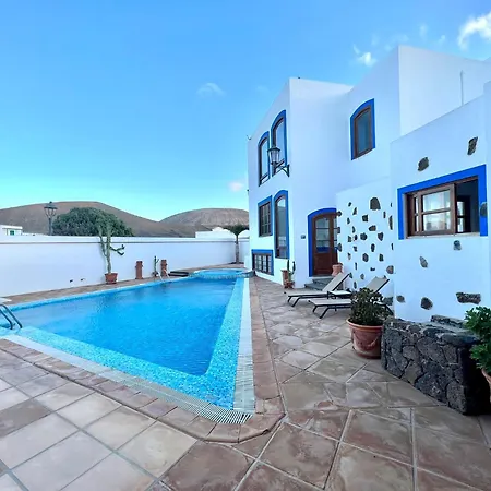 Apartament Double With Terrace Or Balcony, Wifi, Breakfast Included And Volcano View