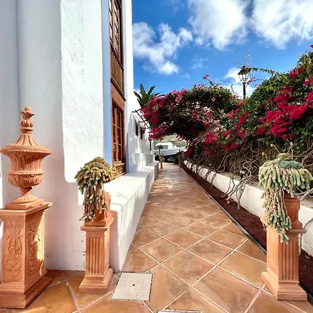 Double With Terrace Or Balcony, Wifi, Breakfast Included And Volcano View Apartament